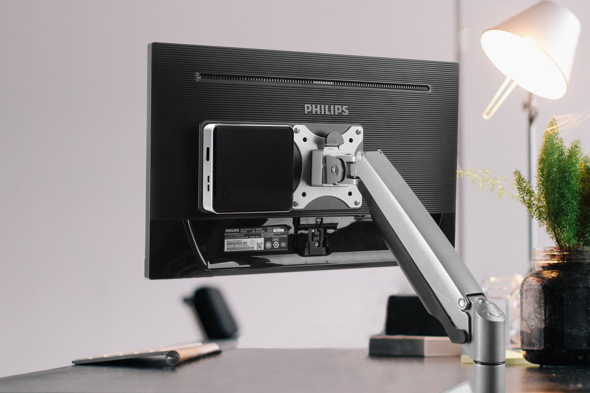 THINCLIENT-01_lifestyle1_-_edit_sm.jpg